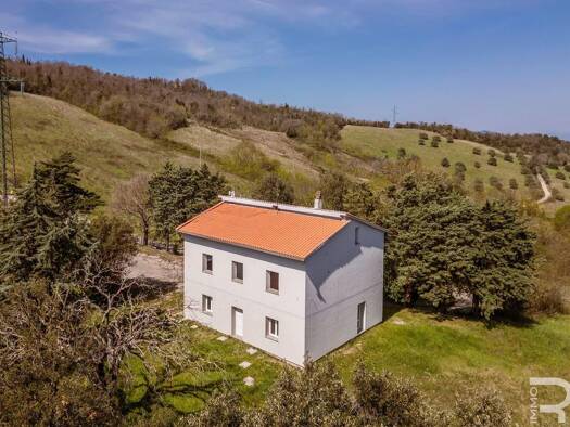 Villa zum Kauf 220.000 € 3 Zimmer 220 m² 10.000 m² Grundstück frei ab sofort Pomarance 56045