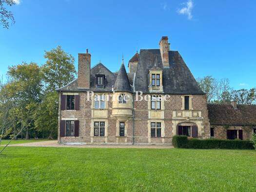 Schloss zum Kauf 955.000 € 10 Zimmer 500 m² 80.318 m² Grundstück Moulins 03000