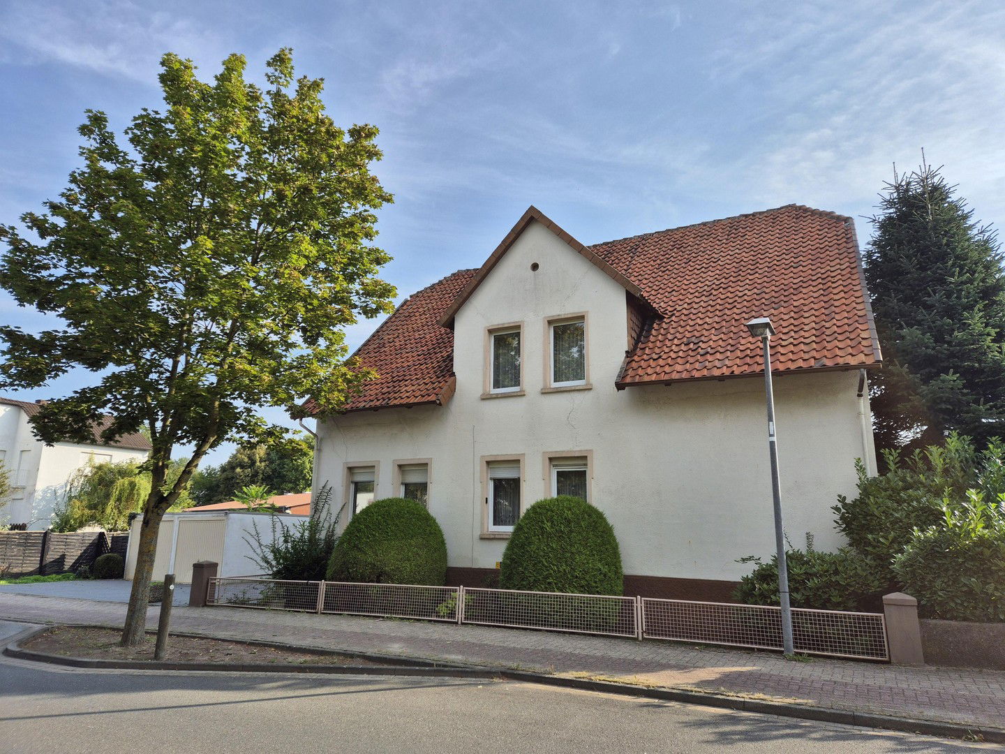 Einfamilienhaus zum Kauf provisionsfrei 195.000 € 13 Zimmer 212 m²<br/>Wohnfläche 1.693 m²<br/>Grundstück Herminenstraße 28 Kernstadt Stadthagen 31655