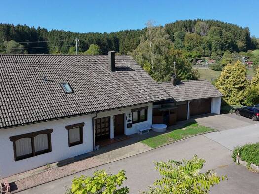 Einfamilienhaus zum Kauf 490.000 € 10 Zimmer 234 m² 2.577 m² Grundstück frei ab sofort Dornstetten Dornstetten 72280