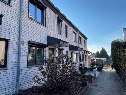 Reihenmittelhaus zur Miete 950 € 4 Zimmer 96 m² 111 m² Grundstück frei ab sofort Altgarbsen Garbsen 30823