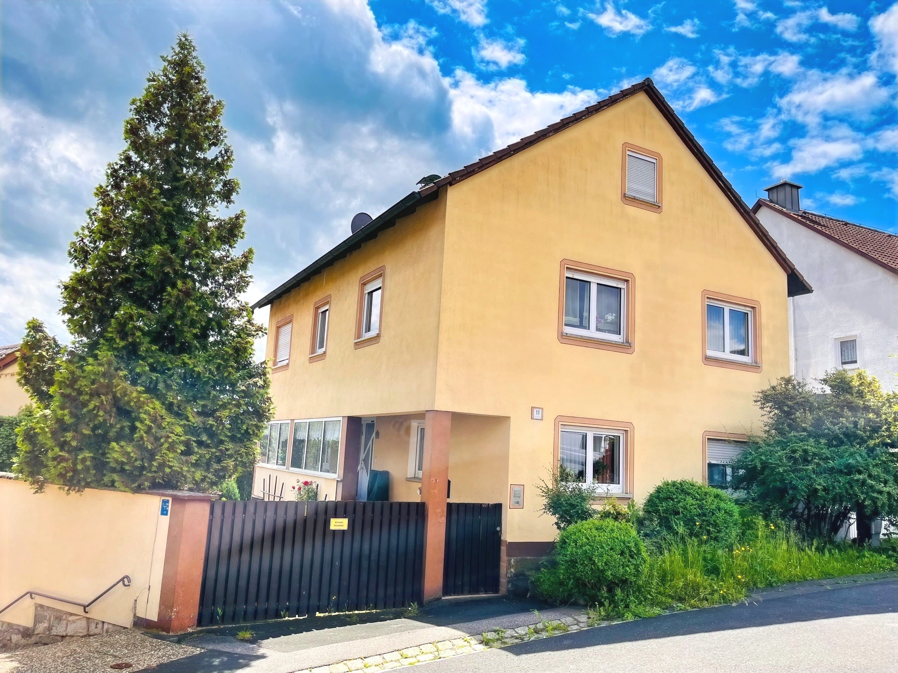 Einfamilienhaus zum Kauf 230.000 € 6 Zimmer 210 m²<br/>Wohnfläche 367 m²<br/>Grundstück Sulzfeld Sulzfeld 97633