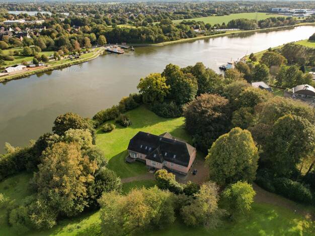 Villa zum Kauf provisionsfrei 2.150.000 € 12 Zimmer 800 m² 10.540 m² Grundstück frei ab sofort Rendsburg 24768