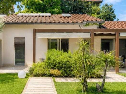 Haus zum Kauf 2.100.000 € 140 m² 300 m² Grundstück Forte dei Marmi 55042
