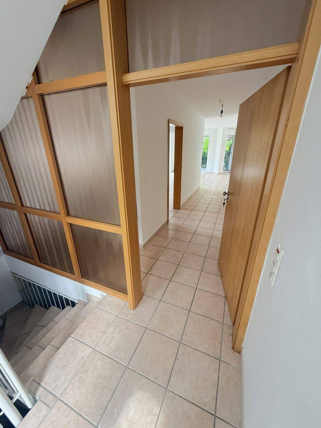 Immobilie in Hemhofen - +++ VERKAUFT 29.10.2025 +++ WOHN(T)RAUM in BESTLAGE ! Geräumiges 2-Familienhaus mit 6 Zimmern / 3 Bädern - Bild 3