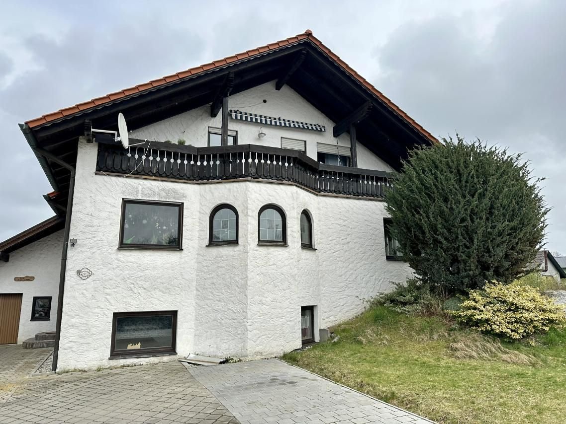 Mehrfamilienhaus zum Kauf als Kapitalanlage geeignet 255.000 € 8 Zimmer 196 m²<br/>Wohnfläche 1.277 m²<br/>Grundstück Lindenlohe Schwandorf 92421