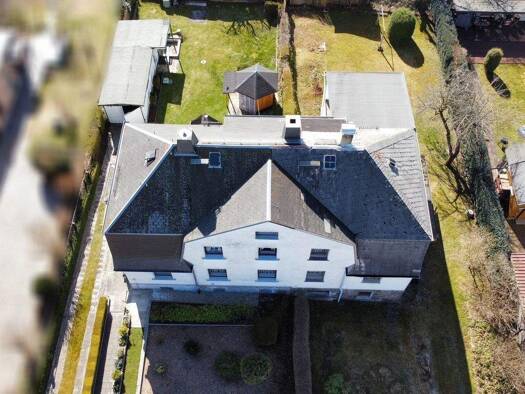 Mehrfamilienhaus zum Kauf 149.000 € 8 Zimmer 200 m² 980 m² Grundstück Rodewisch 08228