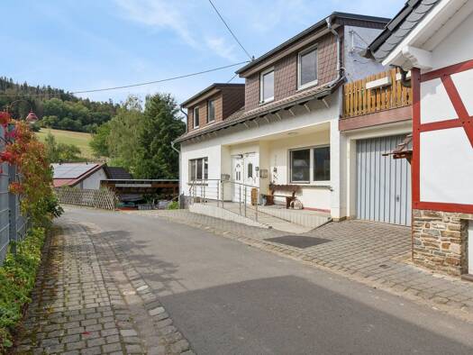 Mehrfamilienhaus zum Kauf 220.000 € 6 Zimmer 195 m² 369 m² Grundstück Pützfeld Ahrbrück 53506