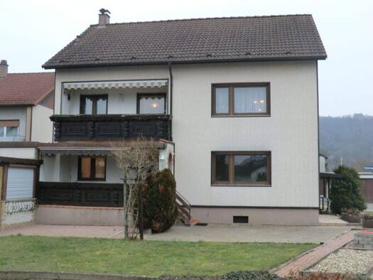 Mehrfamilienhaus zum Kauf 499.000 € 6 Zimmer 167,5 m² 416 m² Grundstück frei ab sofort Fliederweg 2 Untergrombach Bruchsal 76646