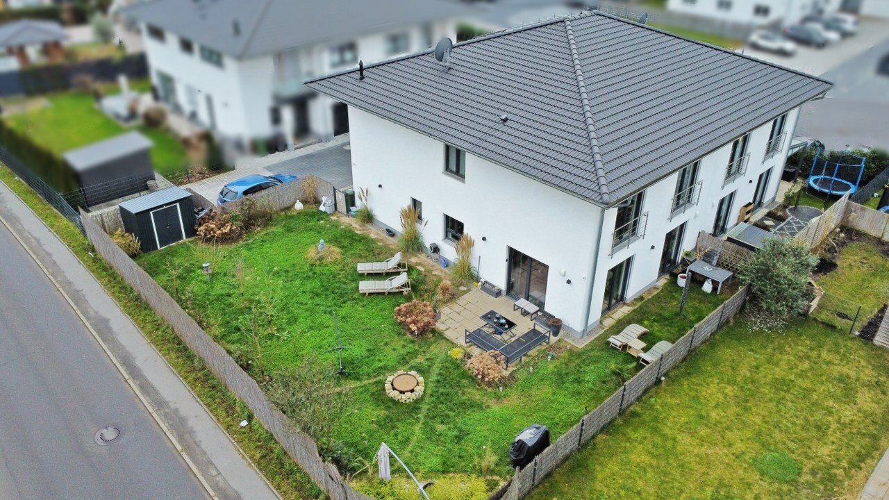 Doppelhaushälfte zum Kauf 629.500 € 5 Zimmer 149,6 m²<br/>Wohnfläche 390 m²<br/>Grundstück Haidhof Maxhütte-Haidhof 93142