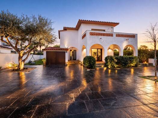Haus zum Kauf 550.000 € 120 m² 331 m² Grundstück Empuriabrava 17487
