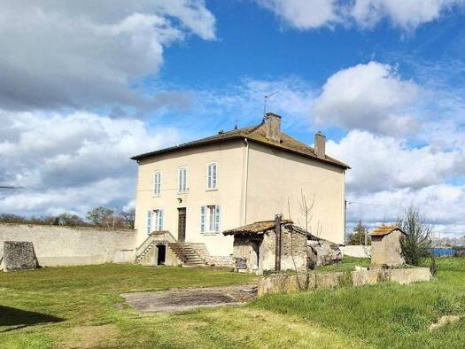 Haus zum Kauf 290.000 € 209 m² 40.813 m² Grundstück Est Belleville-en-Beaujolais 69220