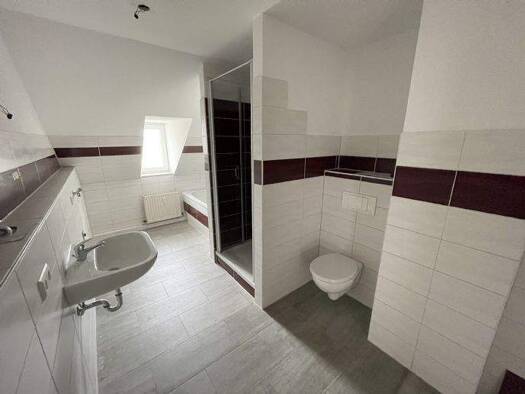 Wohnung zur Miete 366 € 3 Zimmer 63 m² 2. Geschoss frei ab sofort Lößnitzer Straße 1 Lichtenstein Lichtenstein 09350