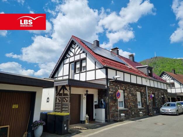 Doppelhaushälfte zum Kauf 225.000 € 5 Zimmer 106 m² 325 m² Grundstück Altena Altena 58762