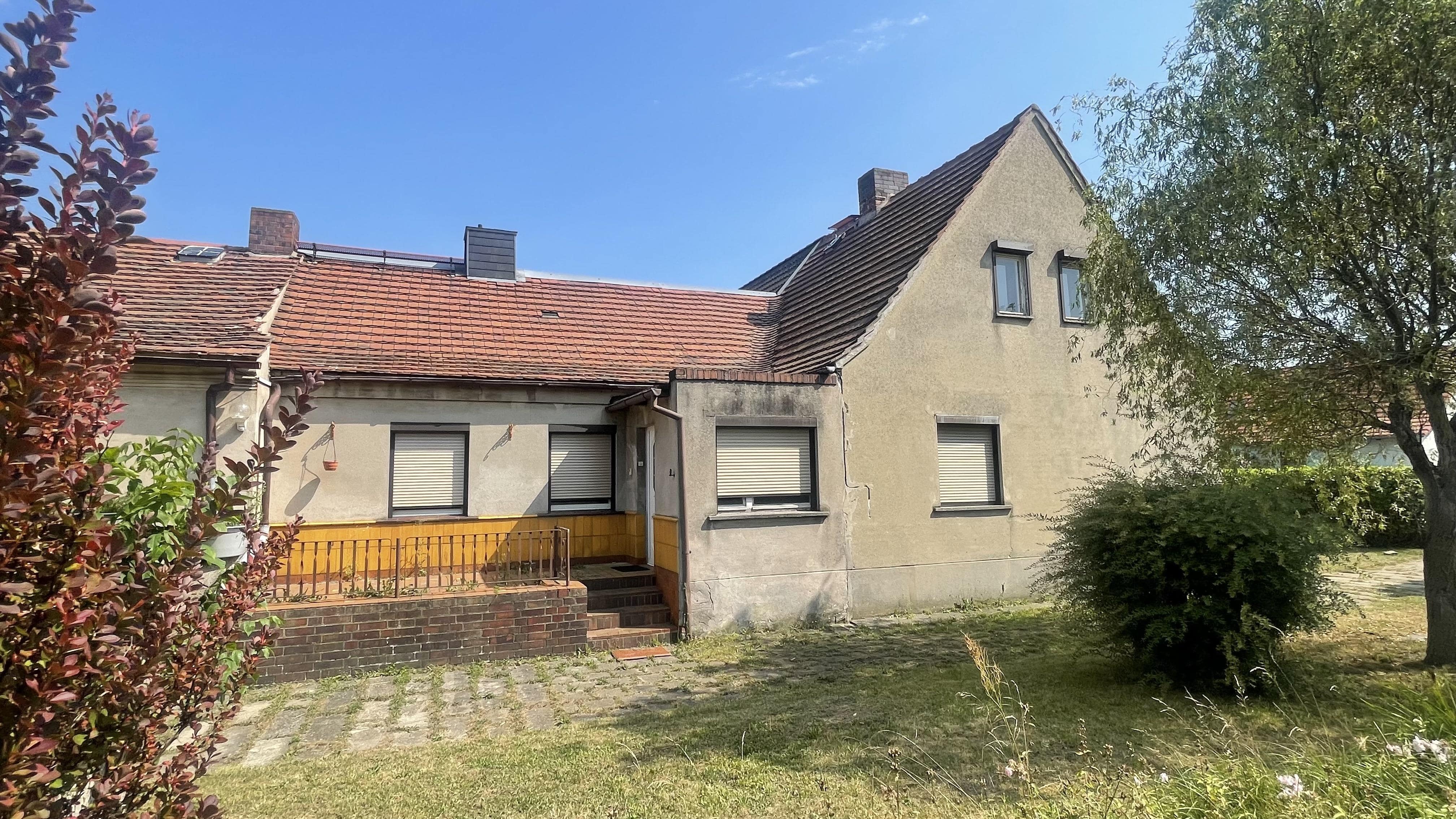 Doppelhaushälfte zum Kauf 79.000 € 5 Zimmer 100 m²<br/>Wohnfläche 1.019 m²<br/>Grundstück Senftenberger Vorstadt Hoyerswerda 02977