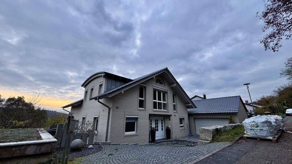 Einfamilienhaus zur Miete 2.600 € 6 Zimmer 315 m² 596 m² Grundstück frei ab sofort Am Weidenrot 25 Neckarzimmern 74865