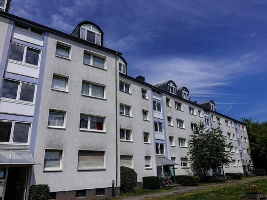 Wohnung zur Miete 760 € 2,5 Zimmer 69,9 m² 4. Geschoss frei ab sofort Eleonore-Sterling-Straße 56 Eschersheim Frankfurt 60433