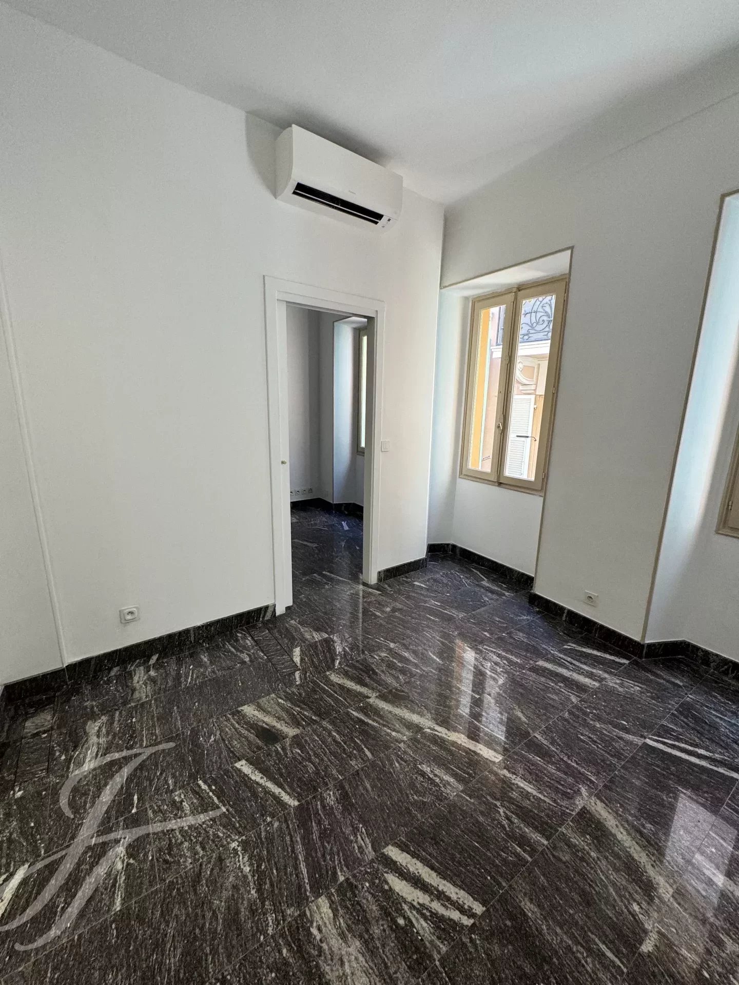 Apartment zur Miete provisionsfrei 3.000 € 2 Zimmer 34 m²<br/>Wohnfläche 2.<br/>Geschoss Monaco 98000