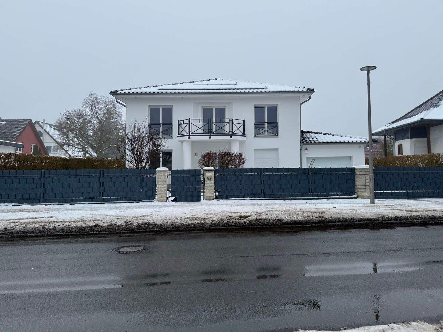 Exklusives, klimatisiertes Einfamilienhaus mit Sauna, Pool und Garten