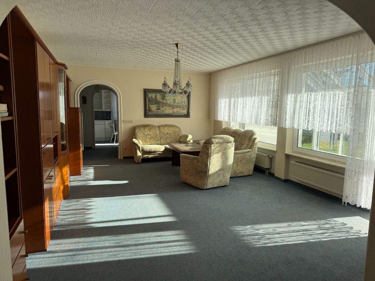 Immobilie in Burgoberbach - Raum für heute und morgen - Ihr Haus mit Perspektive in Burgoberbach mit viel Platz und PV-Anlage - Bild 1