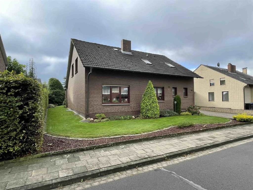 Einfamilienhaus zum Kauf 295.000 € 7 Zimmer 183,9 m²<br/>Wohnfläche 850 m²<br/>Grundstück Kleinendorf Rahden 32369