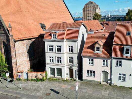 Haus zum Kauf 299.000 € 12 Zimmer 215 m² 43 m² Grundstück Altstadt Stralsund 18439