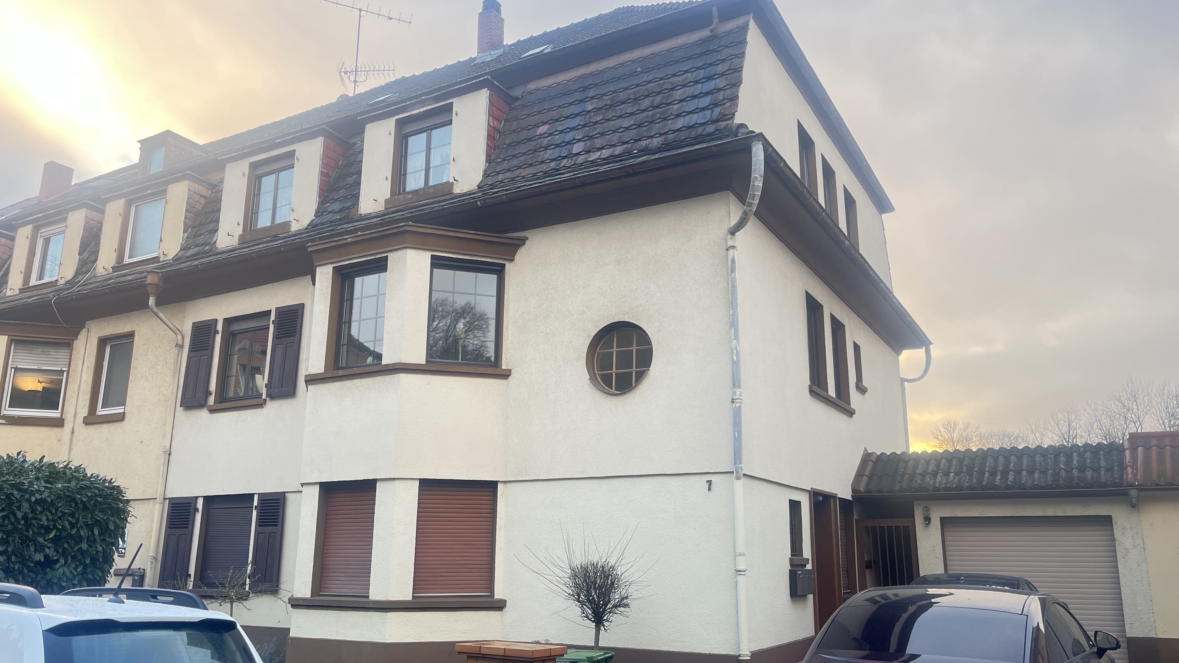 Mehrfamilienhaus zum Kauf 525.000 € 9 Zimmer 235 m²<br/>Wohnfläche 599 m²<br/>Grundstück ab sofort<br/>Verfügbarkeit Rußhütte Saarbrücken 66113