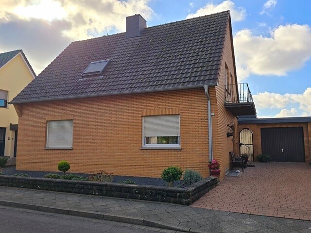 Einfamilienhaus zum Kauf 298.000 € 6 Zimmer 105 m²<br/>Wohnfläche 383 m²<br/>Grundstück Klinkum Wegberg 41844