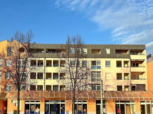 Wohnung zur Miete 375 € 2 Zimmer 68 m² 3. Geschoss frei ab sofort Pölbitzer Str. 25 Pölbitz Zwickau 08058