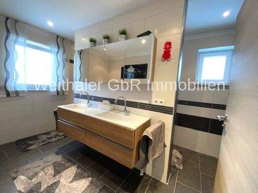 Haus zum Kauf 9 Zimmer 236 m² 641 m² Grundstück Langquaid 84085