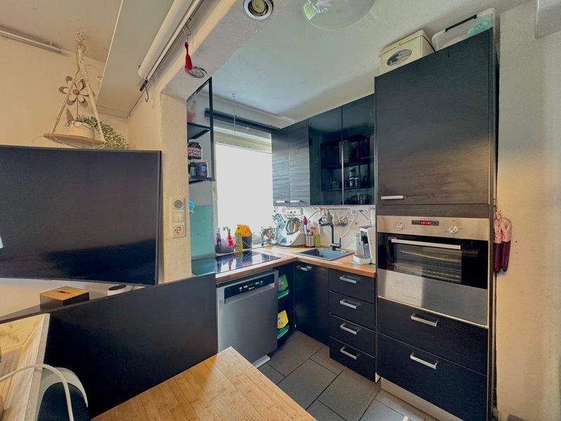 Immobilie in Höhenkirchen-Siegertsbrunn - Renovierungsbedürftige 3 ZKB Wohnung mit Balkon und eigener Terrasse in Höhenkirchen - Bild 3