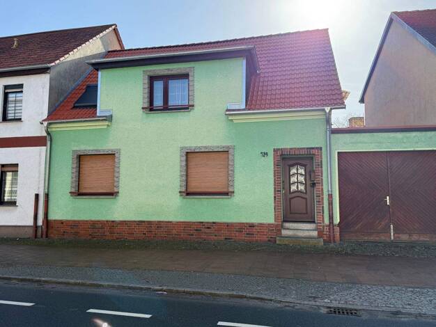 Reihenmittelhaus zum Kauf 133.000 € 5 Zimmer 139,4 m² 337 m² Grundstück frei ab sofort Brück 14822