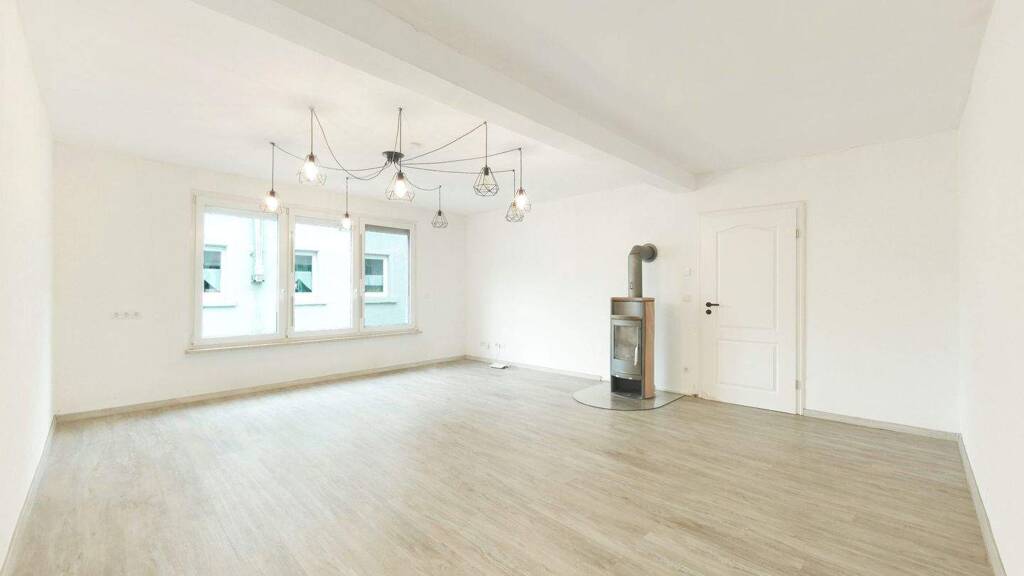 Einfamilienhaus zum Kauf 220.000 € 8 Zimmer 160 m² 791 m² Grundstück Böttigheim Neubrunn 97277