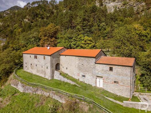 Haus zum Kauf 750.000 € 4 Zimmer 660 m² 190.000 m² Grundstück frei ab sofort Borgo San Lorenzo