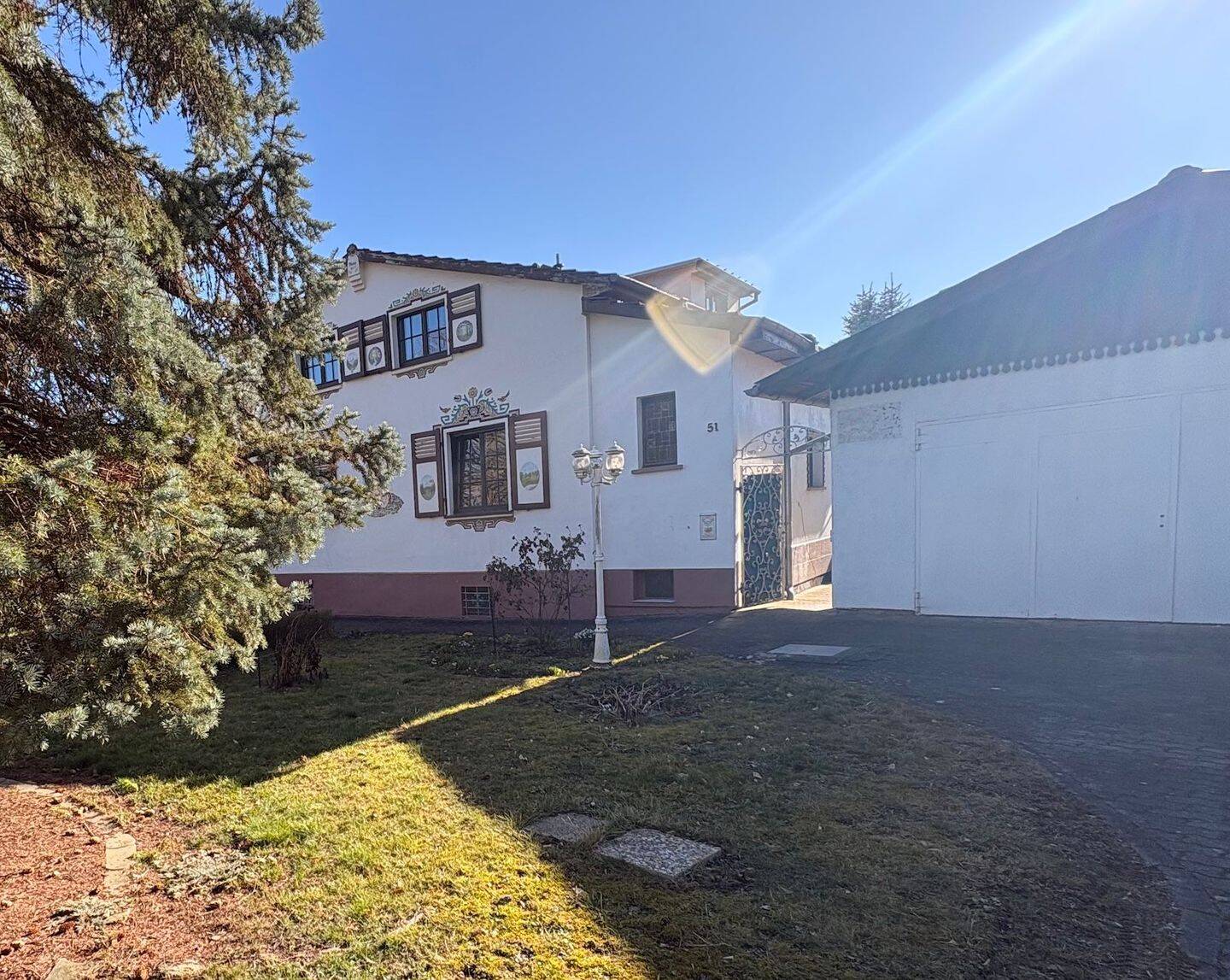 Immobilie in Eisenach - Charmantes Einfamilienhaus mit Entwicklungspotenzial in familienfreundlicher Lage - Bild 0