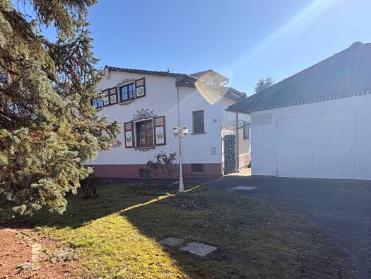 Einfamilienhaus zum Kauf 140.000 € 6 Zimmer 150 m² 823 m² Grundstück frei ab sofort Ernst-Thälmann-Straße 49/51 Eisenach 99817