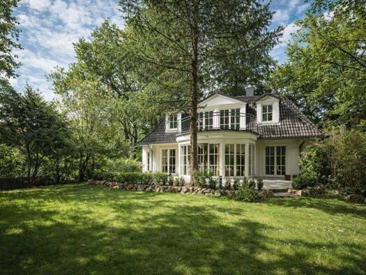 Villa zur Miete 3.450 € 5 Zimmer 198 m² 1.068 m² Grundstück frei ab 01.04.2026 Wohldorf-Ohlstedt Hamburg 22397