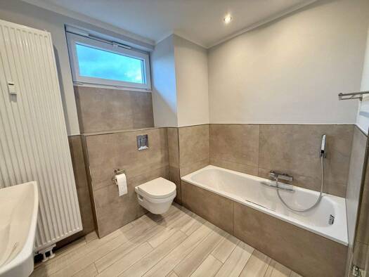 Wohnung zur Miete 980 € 3 Zimmer 109 m² 2. Geschoss Wüsten Bad Salzuflen 32108