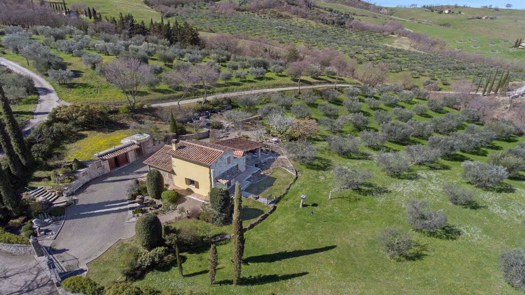 Bauernhaus zum Kauf 640.000 € 4 Zimmer 112 m² 16.000 m² Grundstück Panoramablick Castiglione D'Orcia 53023