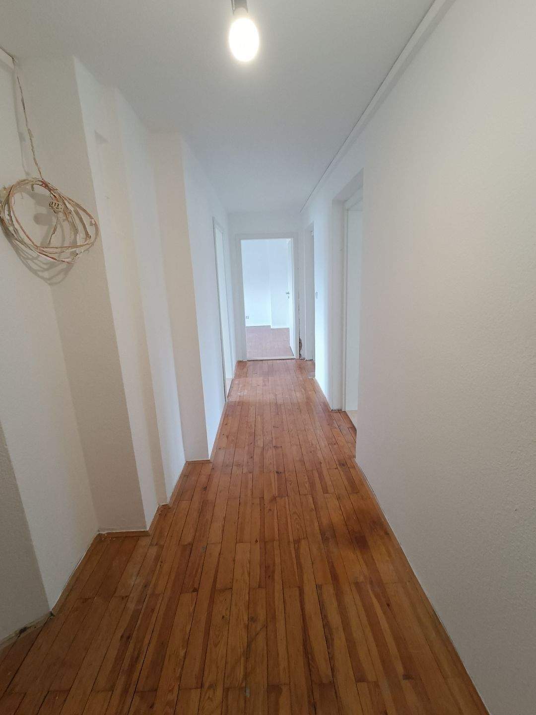 Gute, sehr zentral gelegene 3-Zimmer-Altbauwohnung in Nürnberg-Steinbühl – Nürnberg – Vorschaubild 2