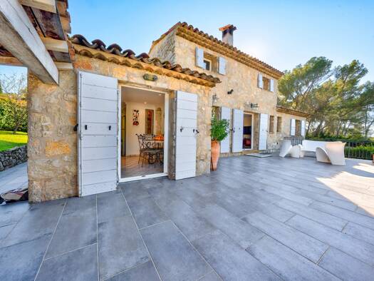 Einfamilienhaus zum Kauf 1.150.000 € 7 Zimmer 185 m² 1.380 m² Grundstück Est Peymeinade 06530