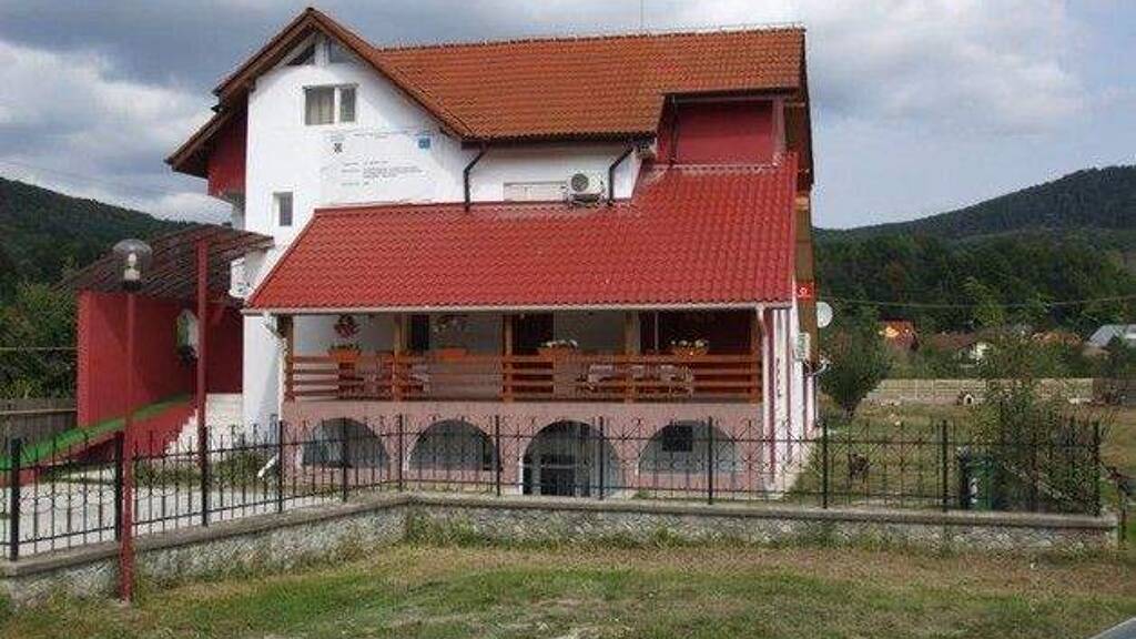 Haus zum Kauf 359.999 € 7 Zimmer 421 m² 2.050 m² Grundstück Ramnicu Valcea 240559