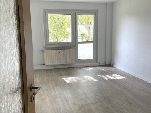 Wohnung zur Miete 330 € 2 Zimmer 55 m² 1. Geschoss frei ab sofort Thomas-Müntzer-Straße 86 Neustadt Neustadt an der Orla 07806