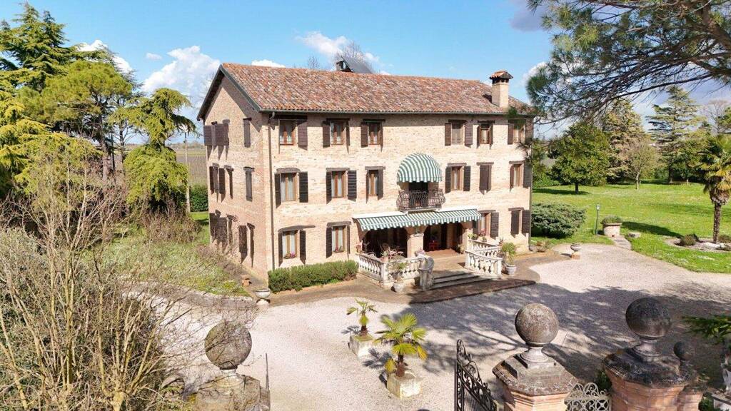 Haus zum Kauf 1.590.000 € 16 Zimmer 657 m² 17.850 m² Grundstück Motta di Livenza 31045