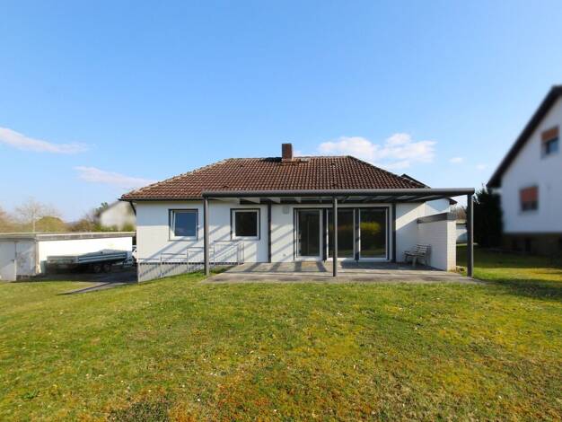 Bungalow zum Kauf 219.000 € 3 Zimmer 114,5 m² 760 m² Grundstück Bad Hersfeld Bad Hersfeld 36251