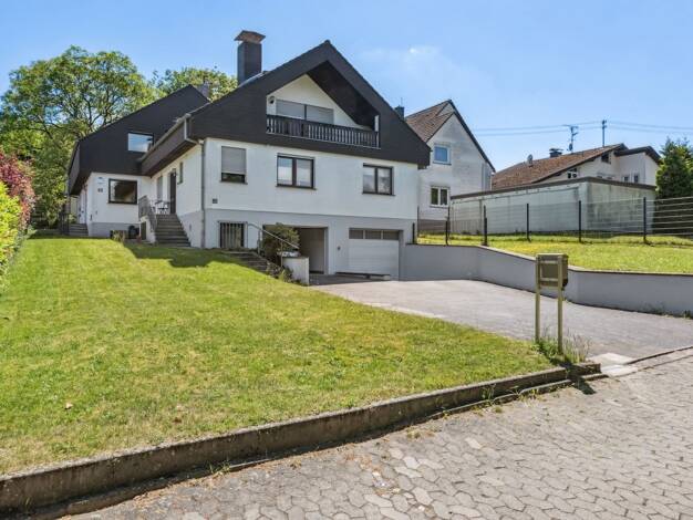 Mehrfamilienhaus zum Kauf 1.250.000 € 11 Zimmer 300 m² 1.020 m² Grundstück Schinderhannesweg 3a Langenhain Hofheim am Taunus / Langenhain 65719