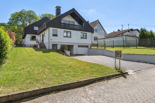 Mehrfamilienhaus zum Kauf 1.250.000 € 11 Zimmer 300 m² 1.020 m² Grundstück Schinderhannesweg 3a Langenhain Hofheim am Taunus / Langenhain 65719