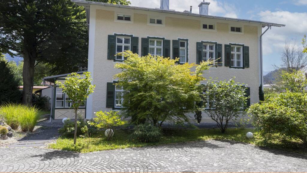 Villa zum Kauf 1.699.000 € 10 Zimmer 283 m² 1.037 m² Grundstück Bad Reichenhall 83435