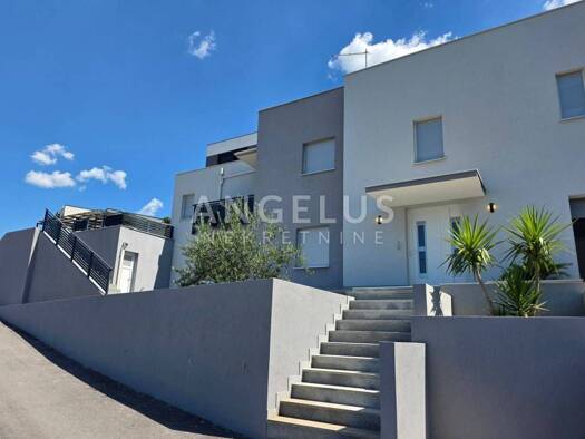 Haus zum Kauf 750.000 € 7 Zimmer 225 m² Podstrana