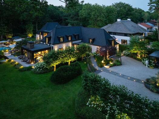 Villa zum Kauf 9 Zimmer 410 m² 3.930 m² Grundstück Warandelaan 60  4904 PD Oosterhout  Netherlands Oosterhout